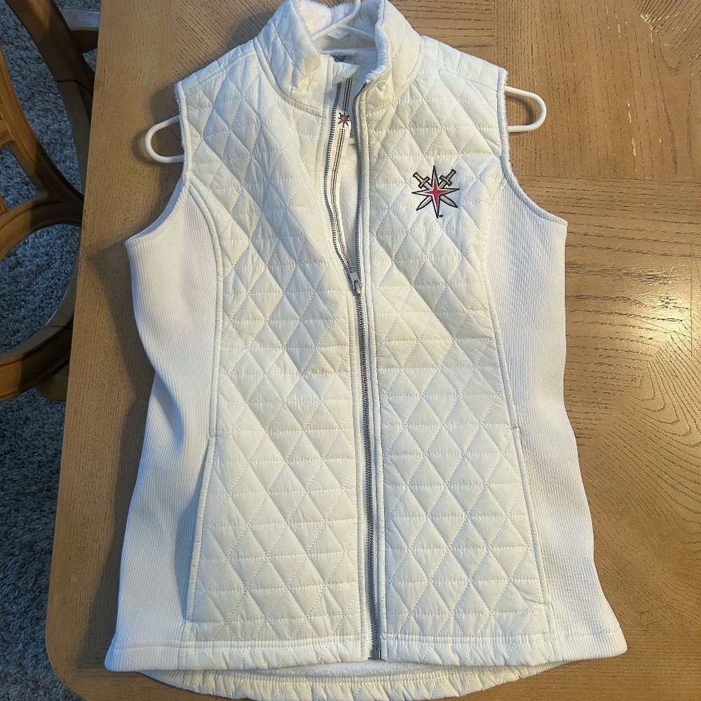 Ladies' White Quilted Vest w/ VGK logo (Vegas Golden Knights hockey team) Sz M